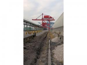 深圳經濟特區電廠2000噸龍門吊軌道調直項目